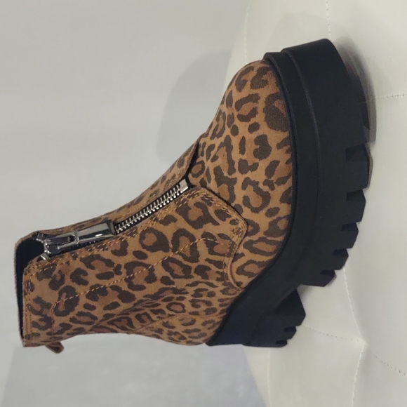 Leather Gianni Bini Black Chunky lug soles platform Boots Zip Shoes Leopard NEW - Picture 5 of 7